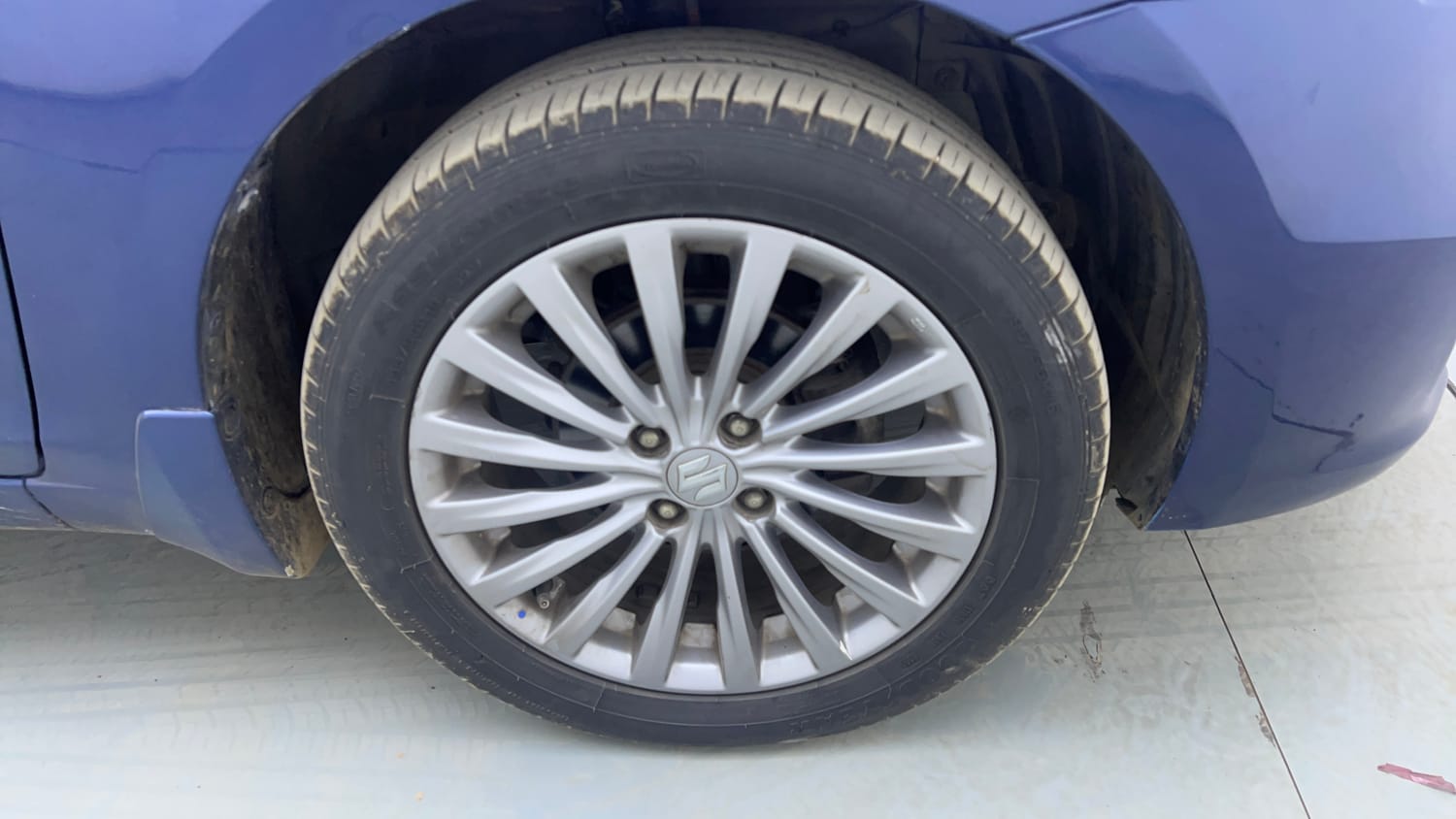 Used 2017 Maruti Suzuki Ciaz Alpha 1.4 AT Petrol Automatic tyres RIGHT FRONT TYRE RIM VIEW