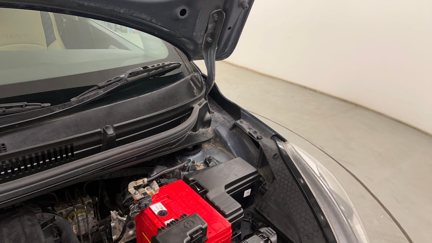 Used 2021 Hyundai Grand i10 Nios Sportz AMT 1.2 Kappa VTVT Petrol Automatic engine ENGINE LEFT SIDE HINGE & APRON VIEW