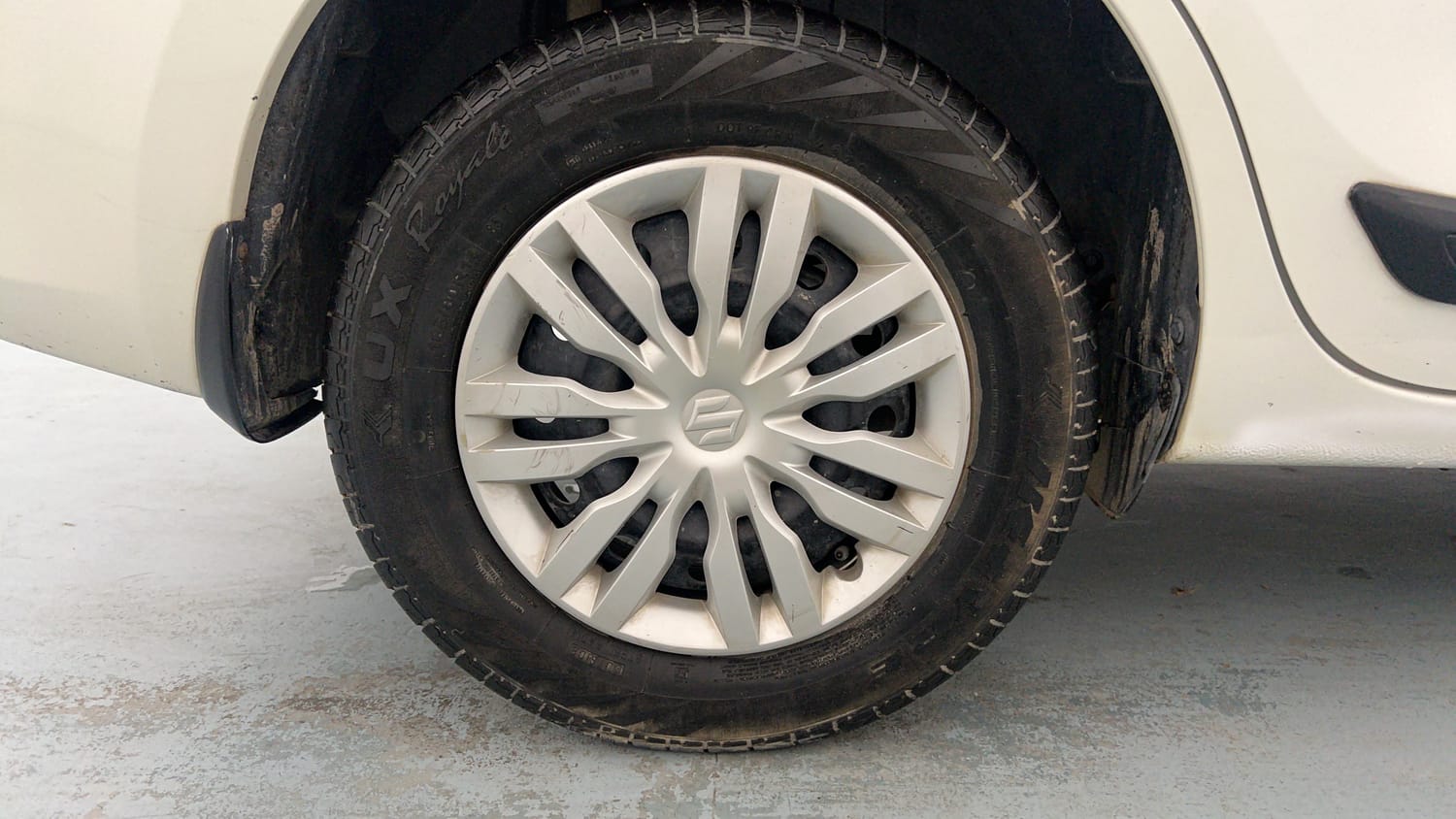 Used 2021 Maruti Suzuki Dzire VXi Petrol Manual tyres RIGHT REAR TYRE RIM VIEW