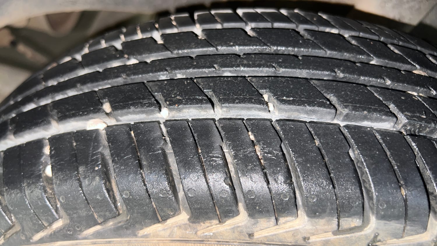Used 2016 Datsun Redi-GO Sport Petrol Manual tyres LEFT REAR TYRE TREAD VIEW