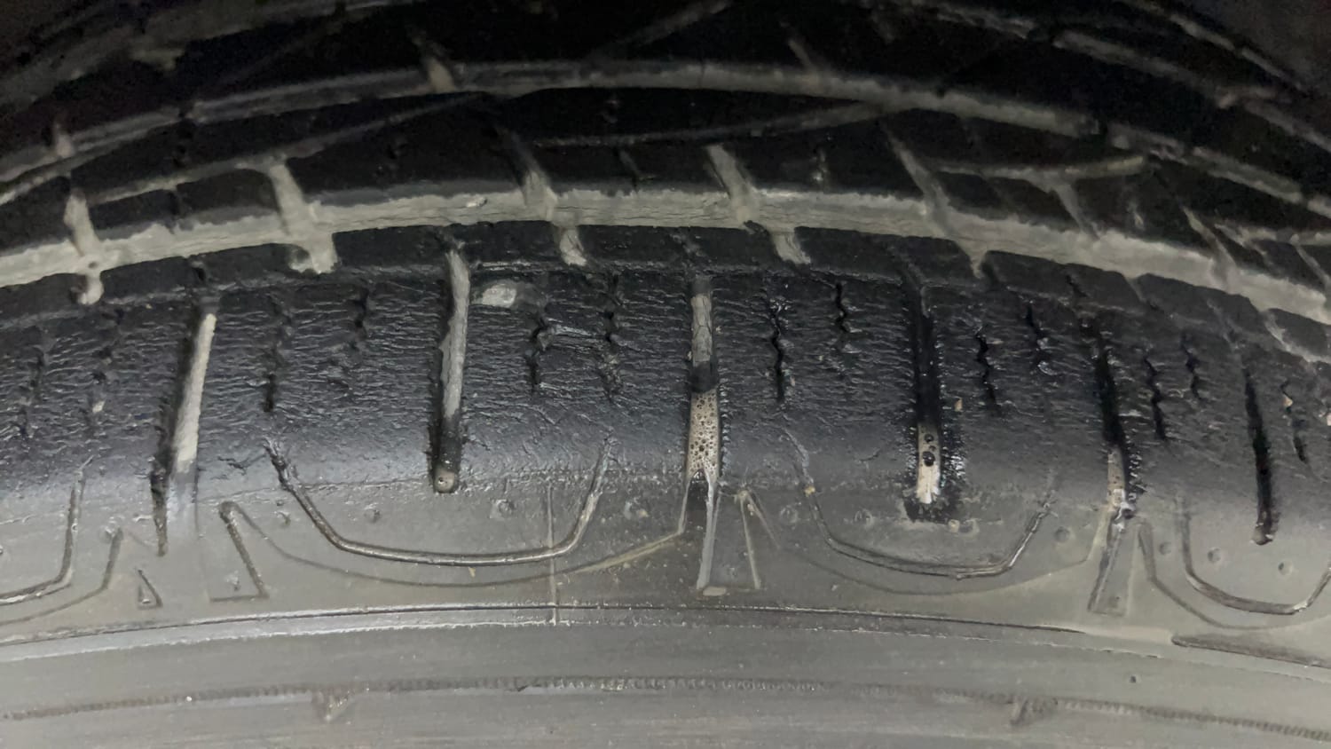 Used 2018 Jeep Compass Limited 1.4 Petrol AT Petrol Automatic tyres RIGHT FRONT TYRE TREAD VIEW