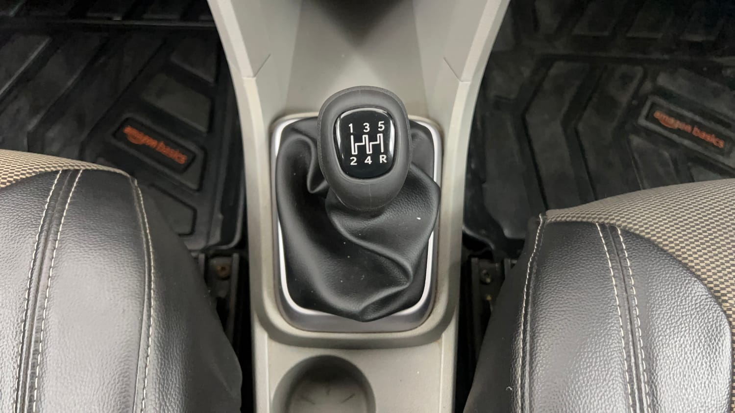 Used 2017 Tata Tiago Revotron XE (O) Petrol Manual interior GEAR  KNOB VIEW