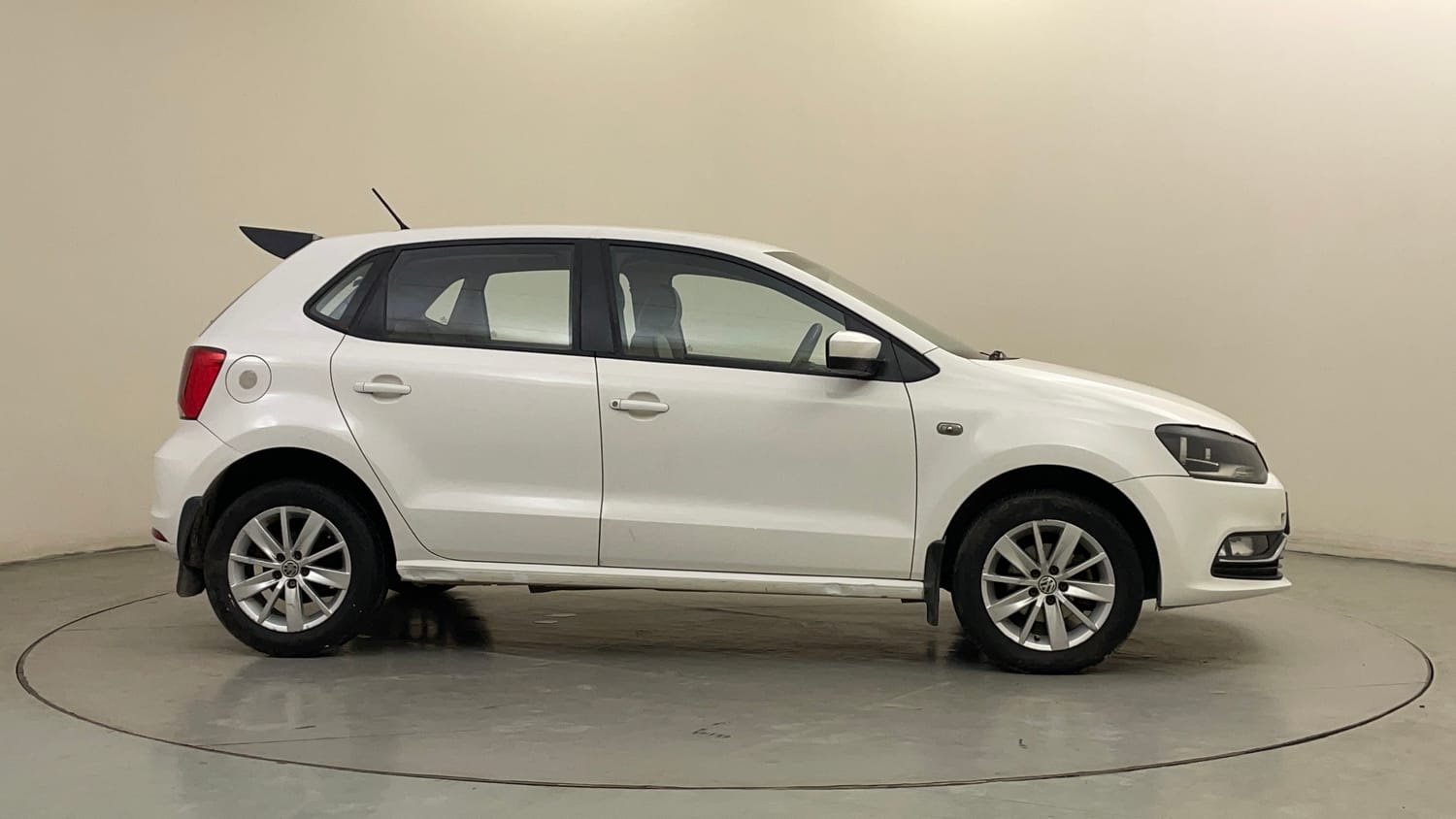 Used 2015 Volkswagen Polo Highline1.2L (P) Petrol Manual exterior RIGHT SIDE VIEW