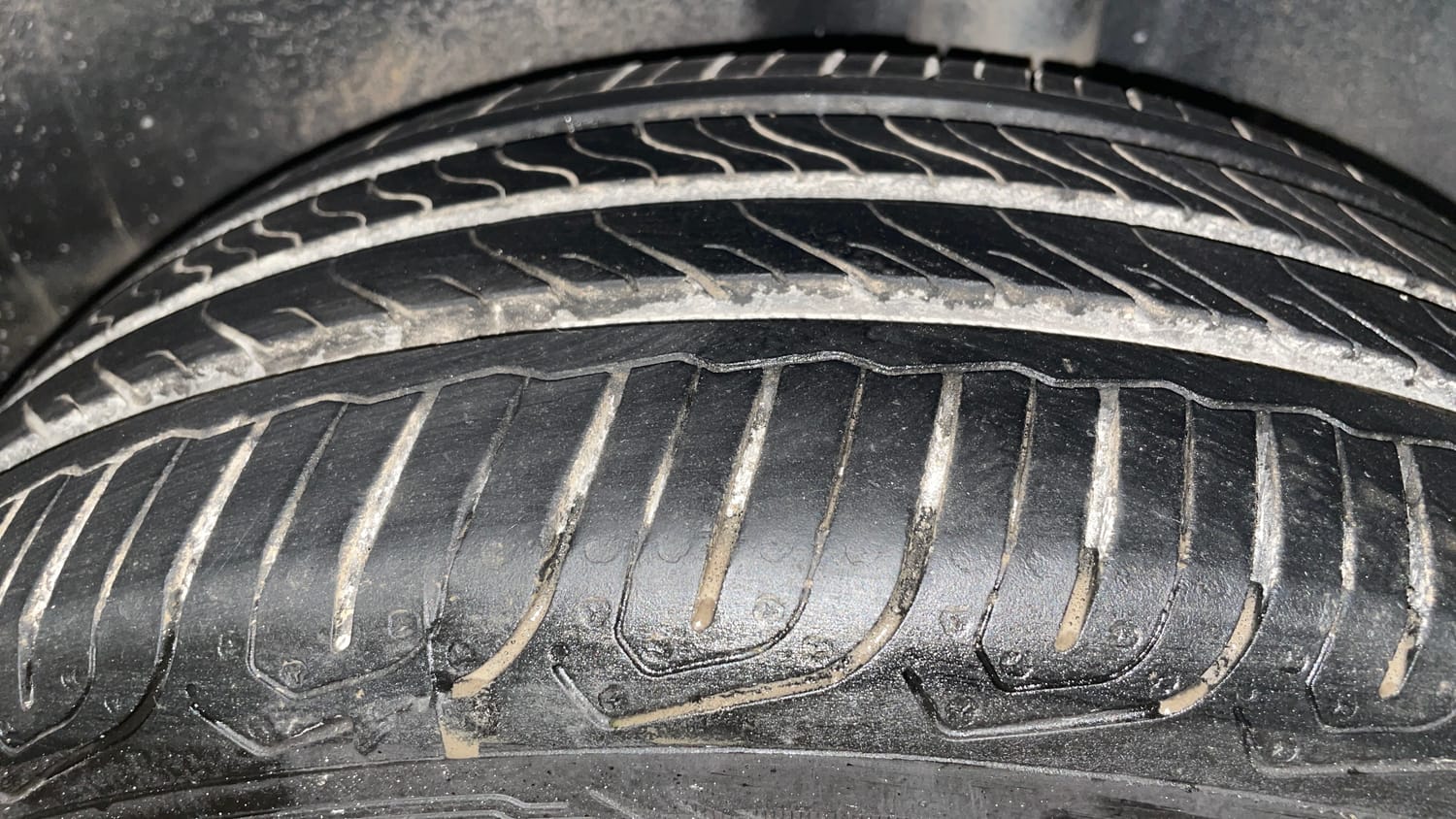 Used 2015 Volkswagen Polo Highline1.2L (P) Petrol Manual tyres LEFT REAR TYRE TREAD VIEW