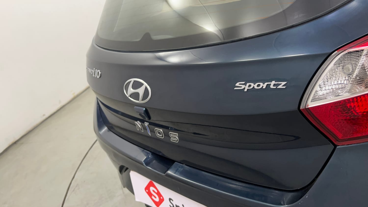 Used 2021 Hyundai Grand i10 Nios Sportz AMT 1.2 Kappa VTVT Petrol Automatic dents MINOR SCRATCH