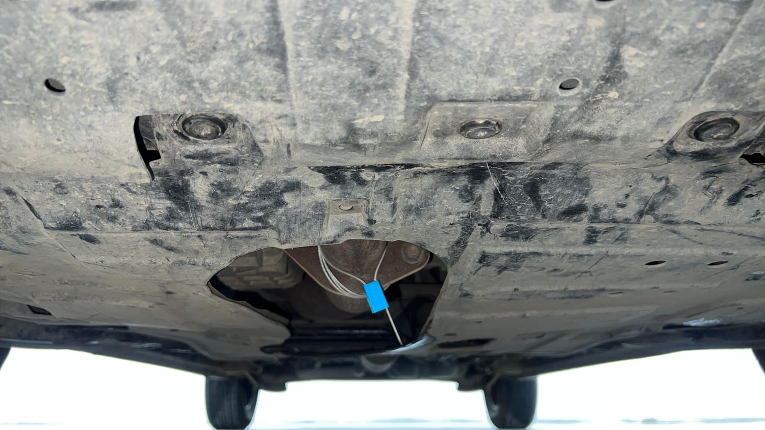 Used 2022 Mahindra XUV 300 W8 (O) 1.5 Diesel Diesel Manual extra FRONT LEFT UNDERBODY VIEW