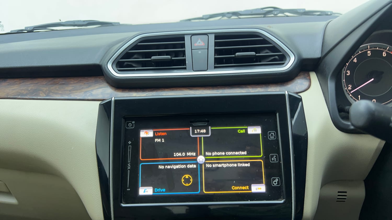 Used 2017 Maruti Suzuki Dzire ZXi Plus AMT Petrol Automatic top_features Touch screen infotainment system