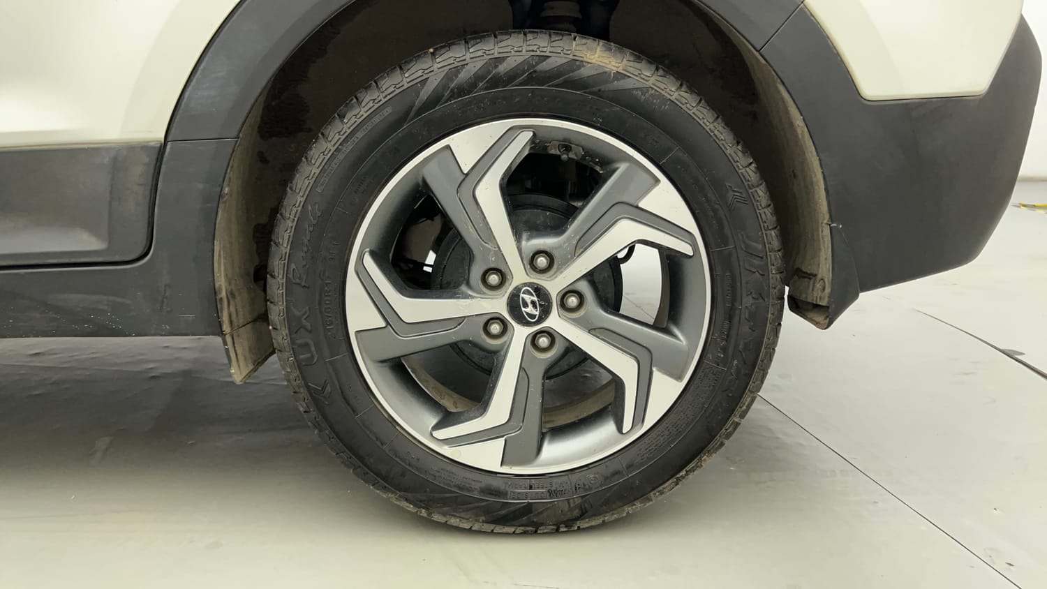 Used 2018 Hyundai Creta SX 1.6 AT Petrol Petrol Automatic tyres LEFT REAR TYRE RIM VIEW