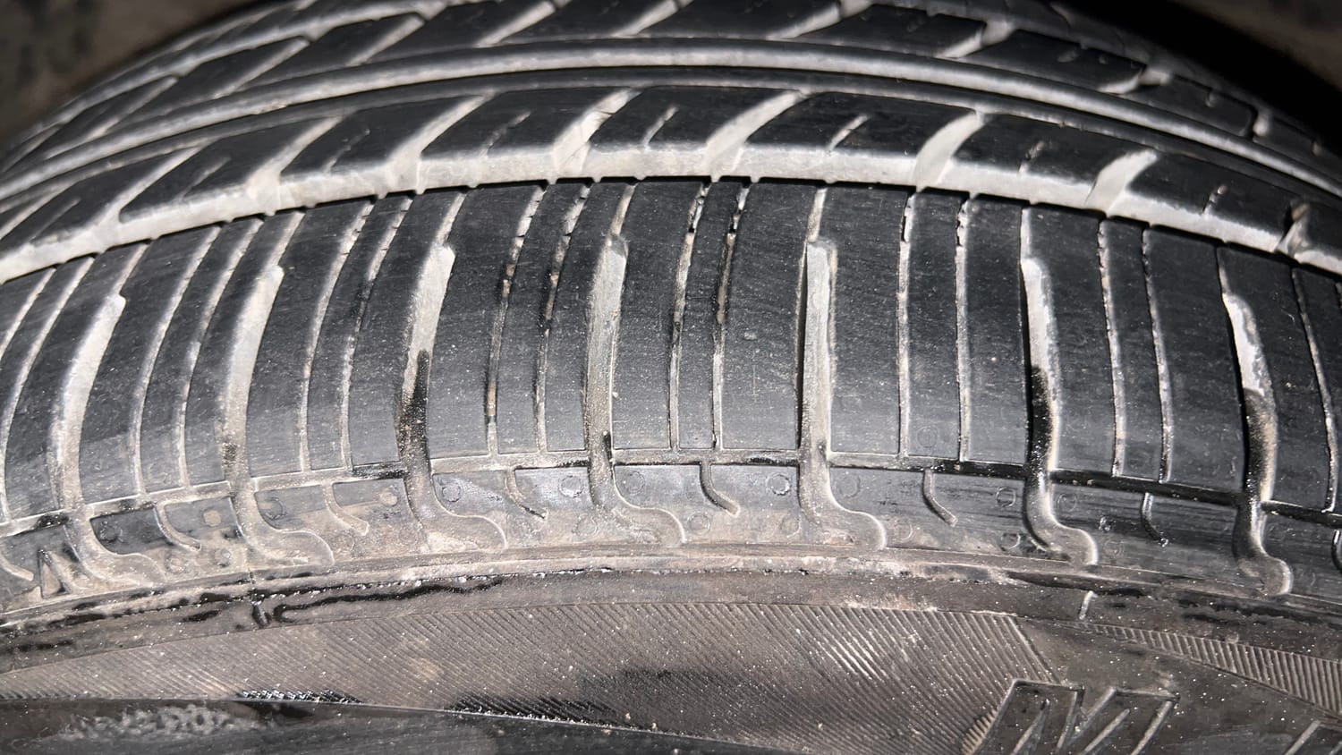 Used 2017 Maruti Suzuki Ertiga ZXI+ Petrol Manual tyres LEFT FRONT TYRE TREAD VIEW