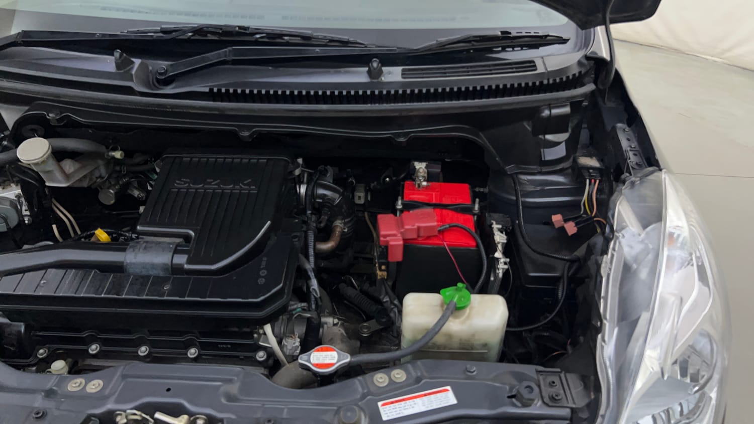 Used 2017 Maruti Suzuki Ertiga ZXI+ Petrol Manual engine ENGINE LEFT SIDE HINGE & APRON VIEW