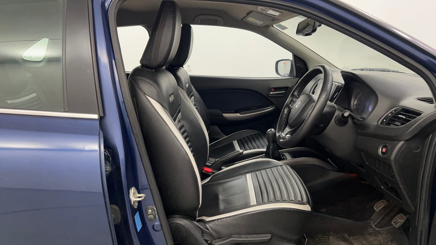 Used 2020 Maruti Suzuki Baleno Zeta Petrol Manual interior RIGHT SIDE FRONT DOOR CABIN VIEW