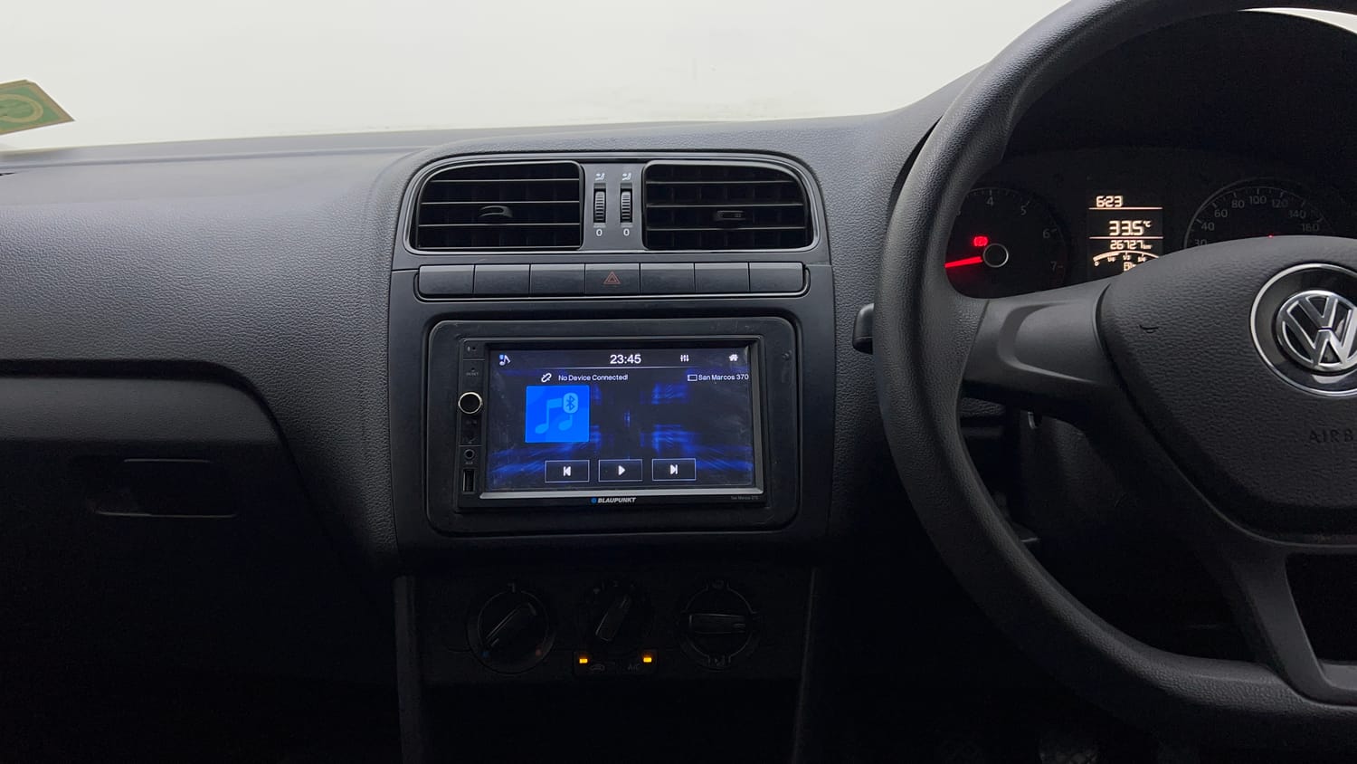 Used 2022 Volkswagen Polo Trendline 1.0L MPI Petrol Manual interior MUSIC SYSTEM & AC CONTROL VIEW