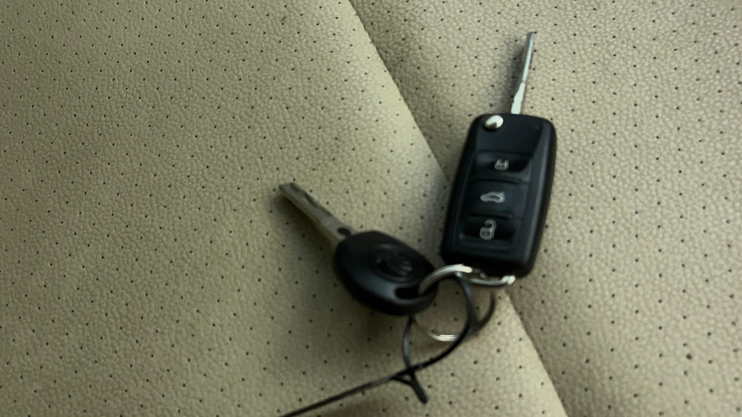 Used 2021 Skoda Rapid Style AT Petrol Automatic extra CAR KEY VIEW