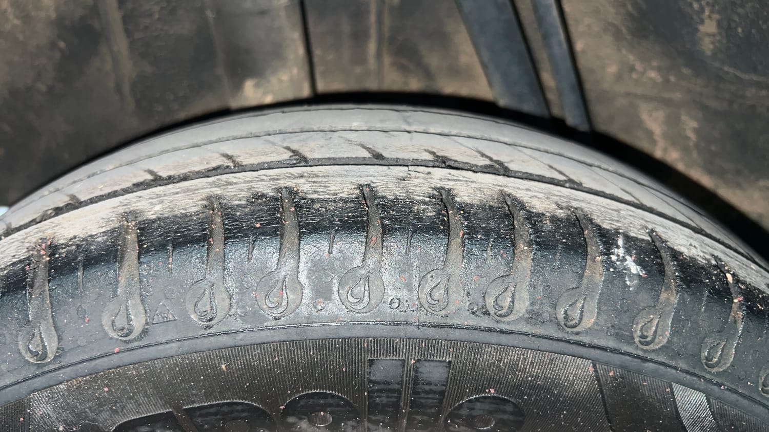 Used 2022 Renault Kwid RXT 1.0 AMT (O) Petrol Automatic tyres RIGHT REAR TYRE TREAD VIEW