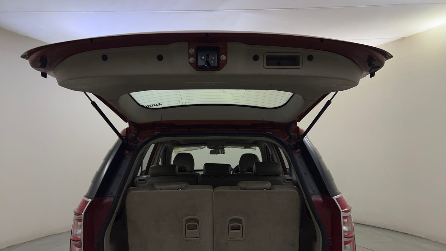 Used 2015 Mahindra XUV500 W10 Diesel Manual interior DICKY DOOR OPEN VIEW