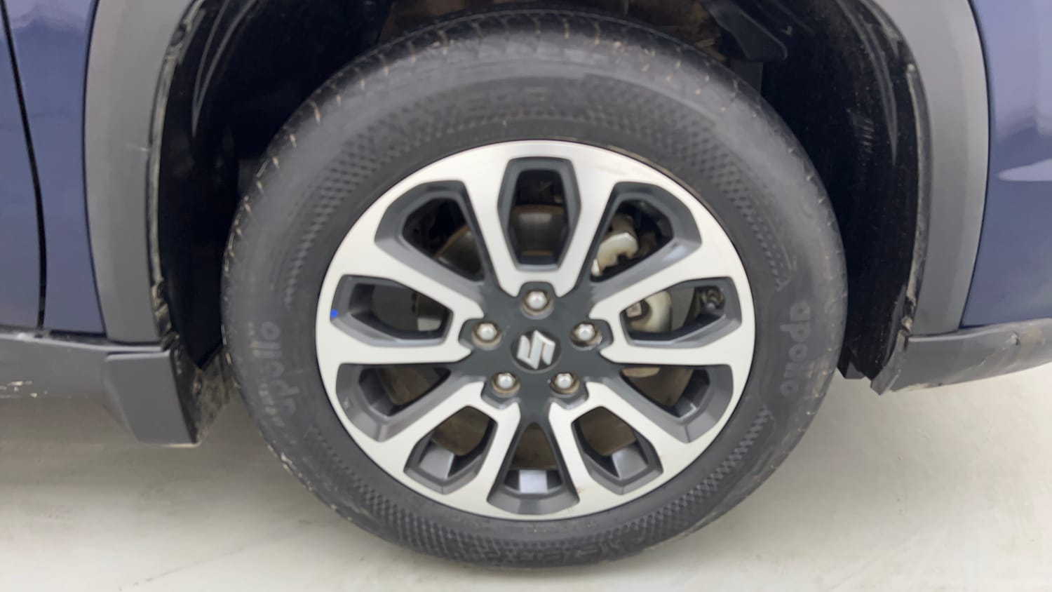Used 2023 Maruti Suzuki Grand Vitara Zeta Smart Hybrid AT Petrol Automatic tyres RIGHT FRONT TYRE RIM VIEW