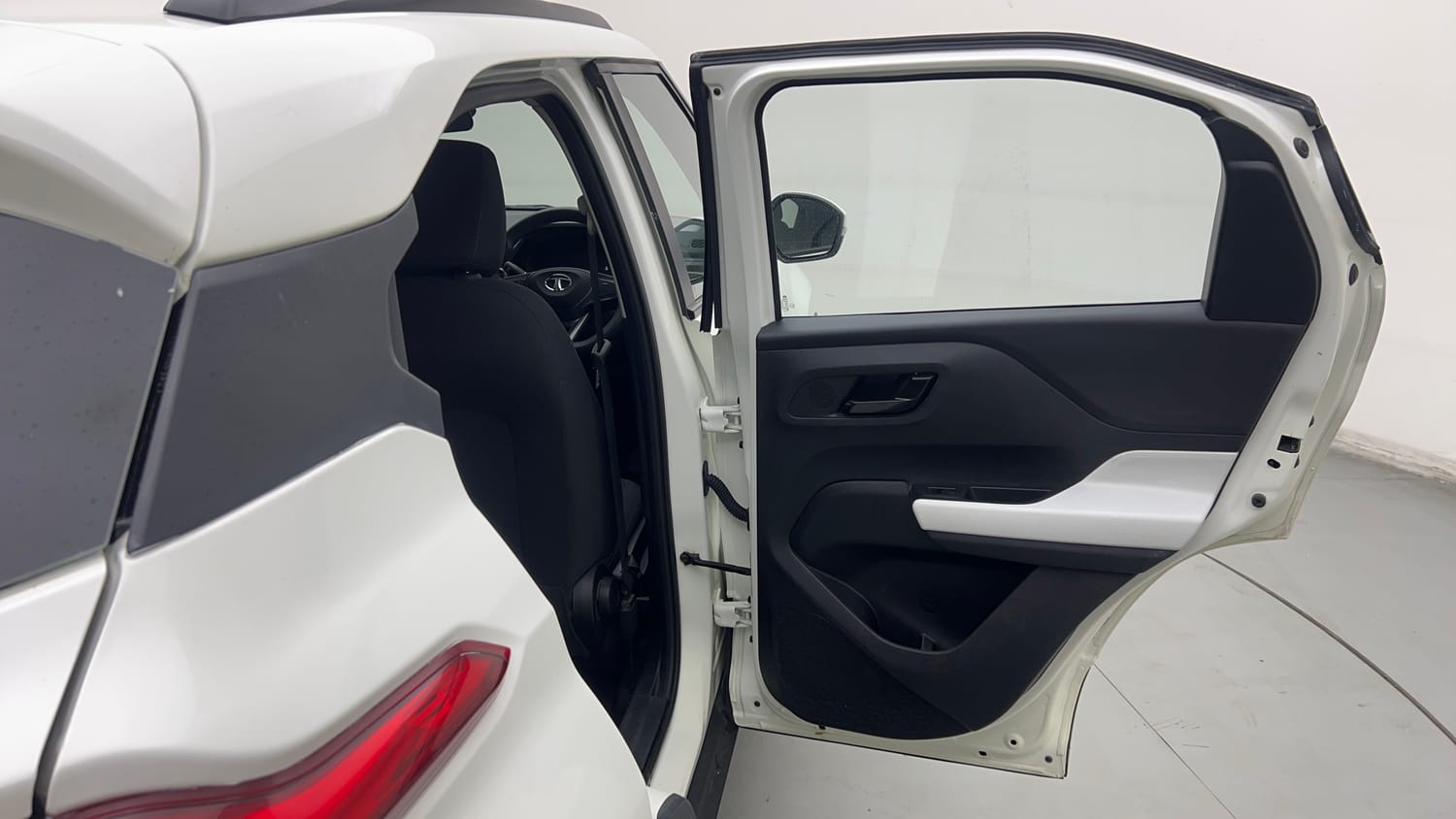 Used 2023 Tata Punch Accomplished Dazzle Sunroof CNG Cng Manual interior RIGHT REAR DOOR OPEN VIEW