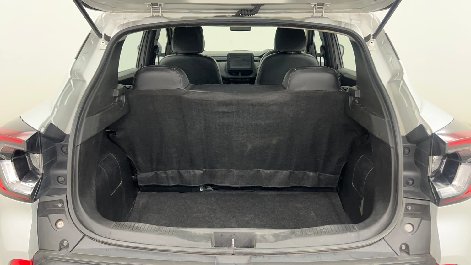 Used 2023 Renault Kiger RXE MT Petrol Manual interior DICKY INSIDE VIEW