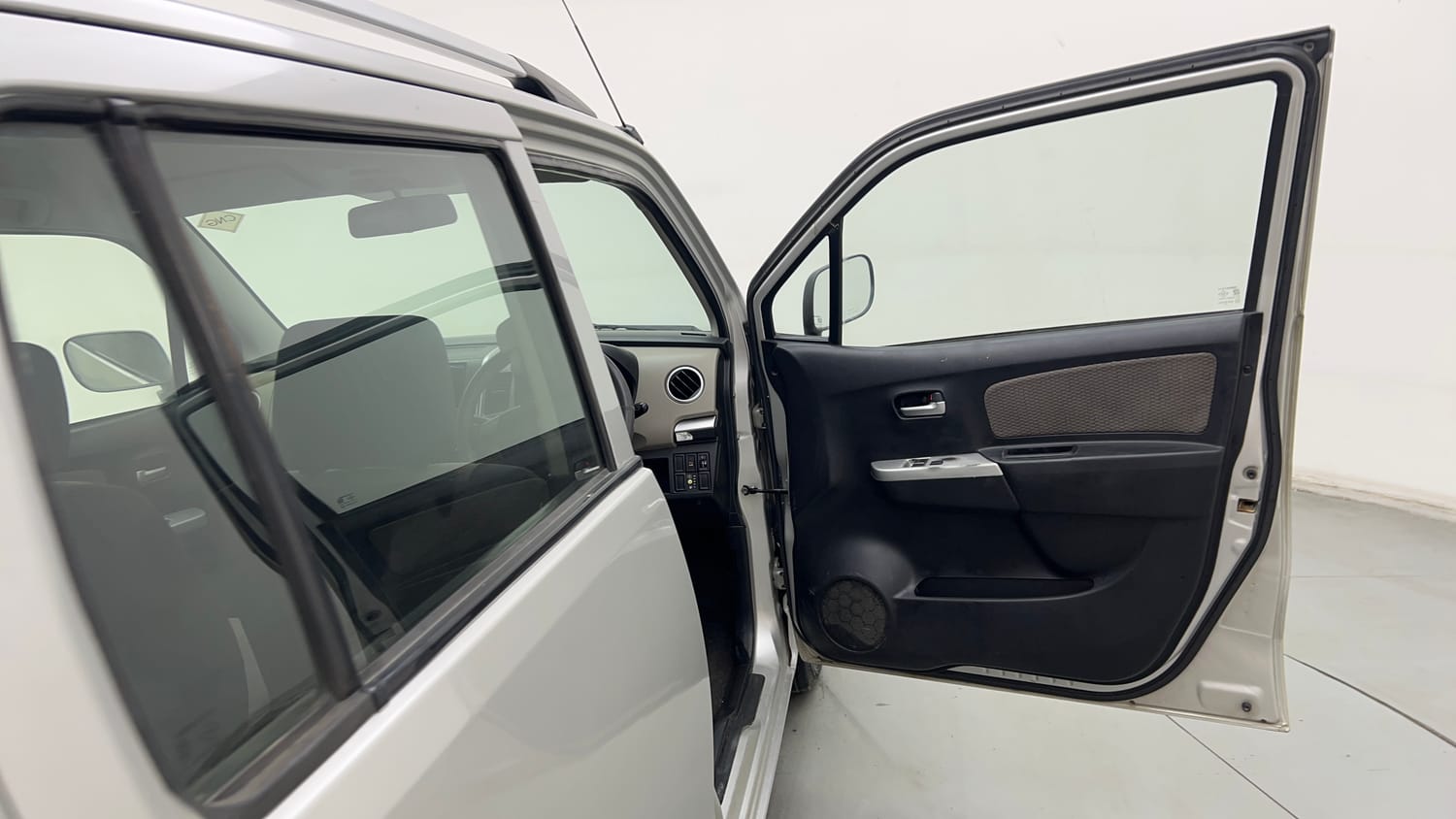 Used 2013 Maruti Suzuki Wagon R LXI CNG Cng Manual interior RIGHT FRONT DOOR OPEN VIEW