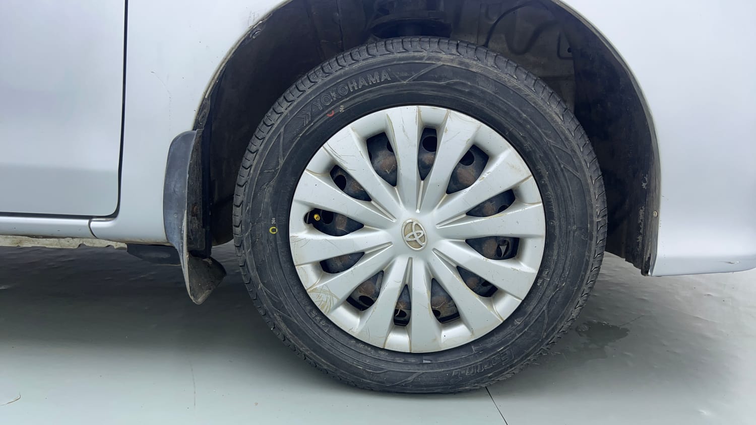 Used 2016 Toyota Etios Liva VD Diesel Manual tyres RIGHT FRONT TYRE RIM VIEW