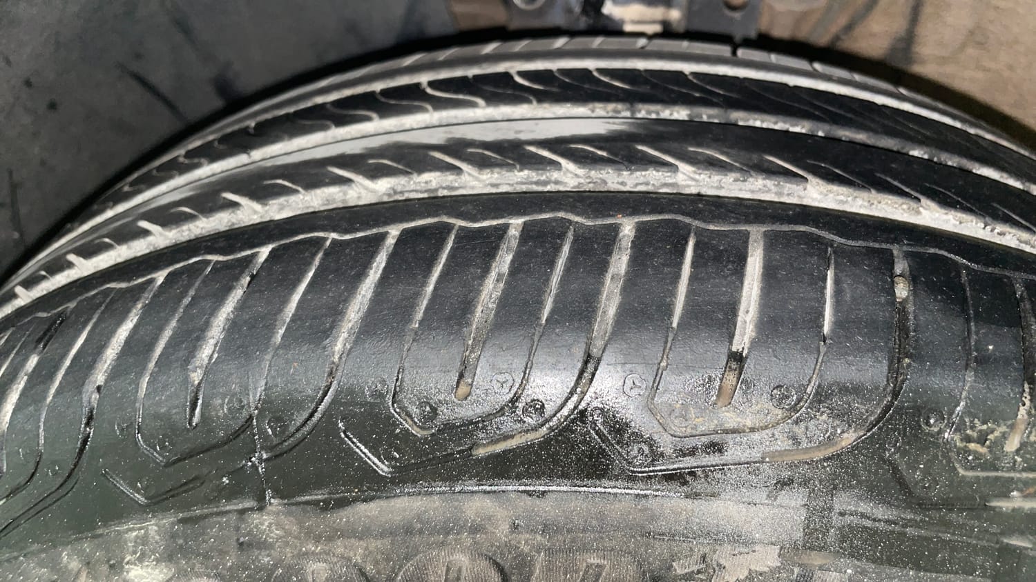 Used 2015 Volkswagen Polo Highline1.2L (P) Petrol Manual tyres LEFT FRONT TYRE TREAD VIEW