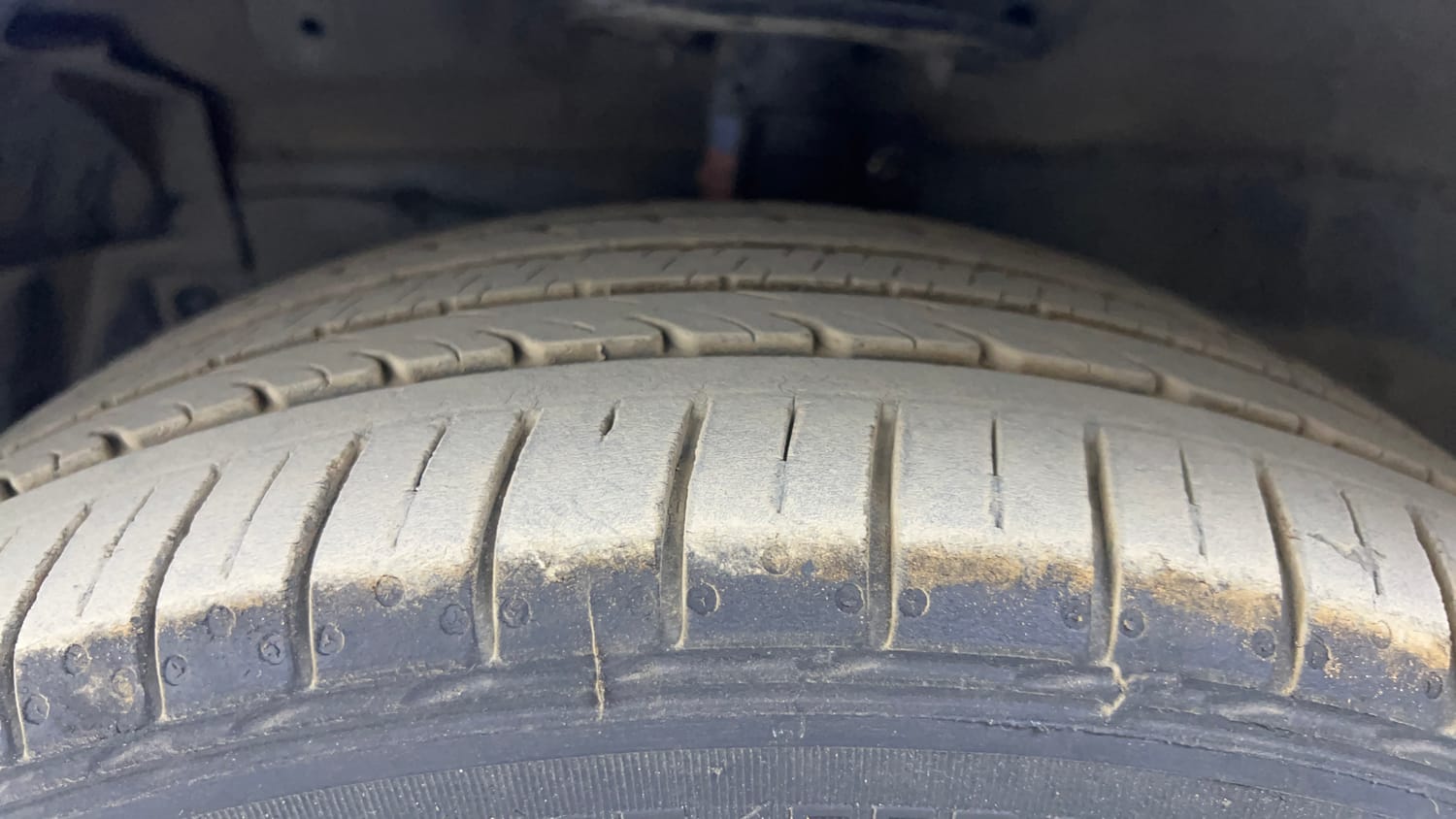 Used 2017 Maruti Suzuki Ciaz Alpha 1.4 AT Petrol Automatic tyres LEFT FRONT TYRE TREAD VIEW