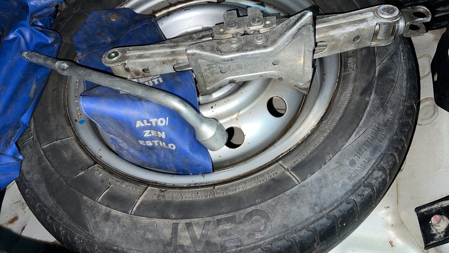 Used 2013 Maruti Suzuki Wagon R LXI CNG Cng Manual tyres SPARE TYRE VIEW