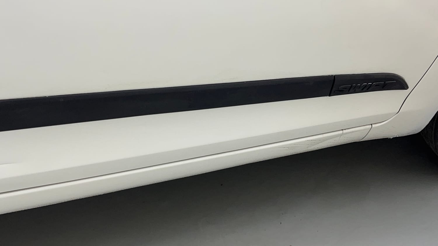 Used 2017 Maruti Suzuki Swift Lxi (O) Petrol Manual dents MINOR DENT