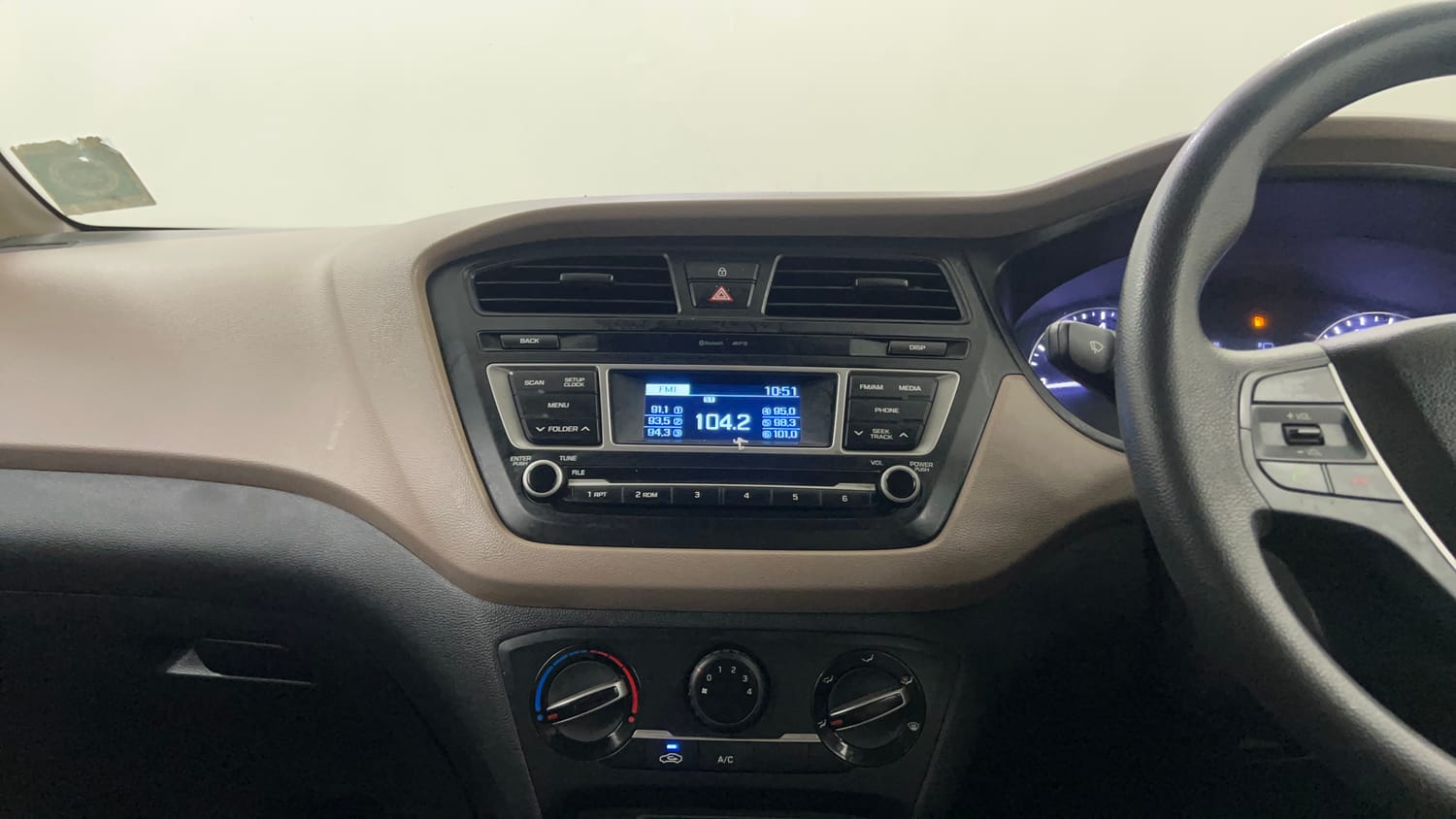 Used 2016 Hyundai Elite i20 Magna 1.2 Petrol Manual interior MUSIC SYSTEM & AC CONTROL VIEW