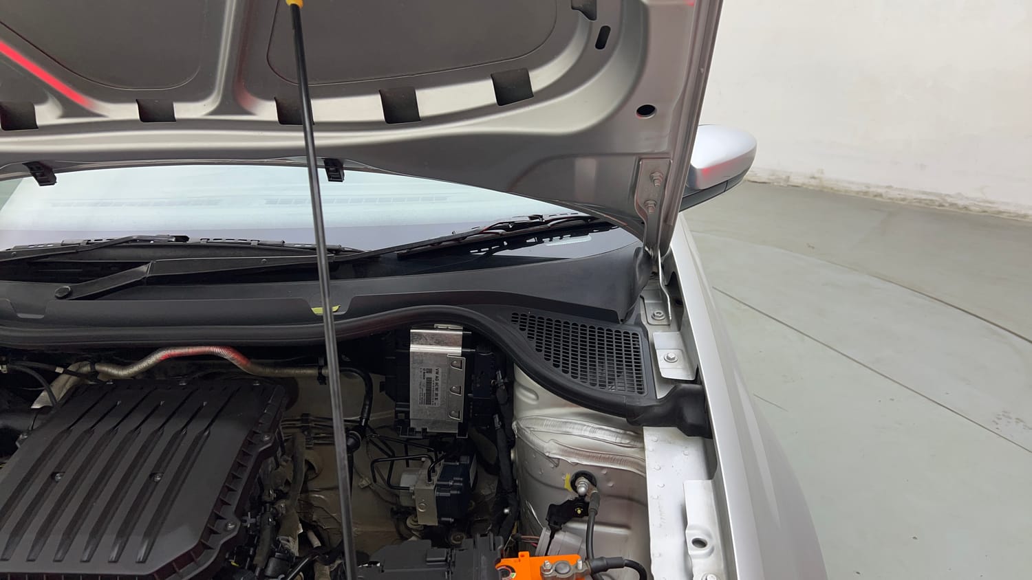 Used 2022 Volkswagen Polo Trendline 1.0L MPI Petrol Manual engine ENGINE LEFT SIDE HINGE & APRON VIEW