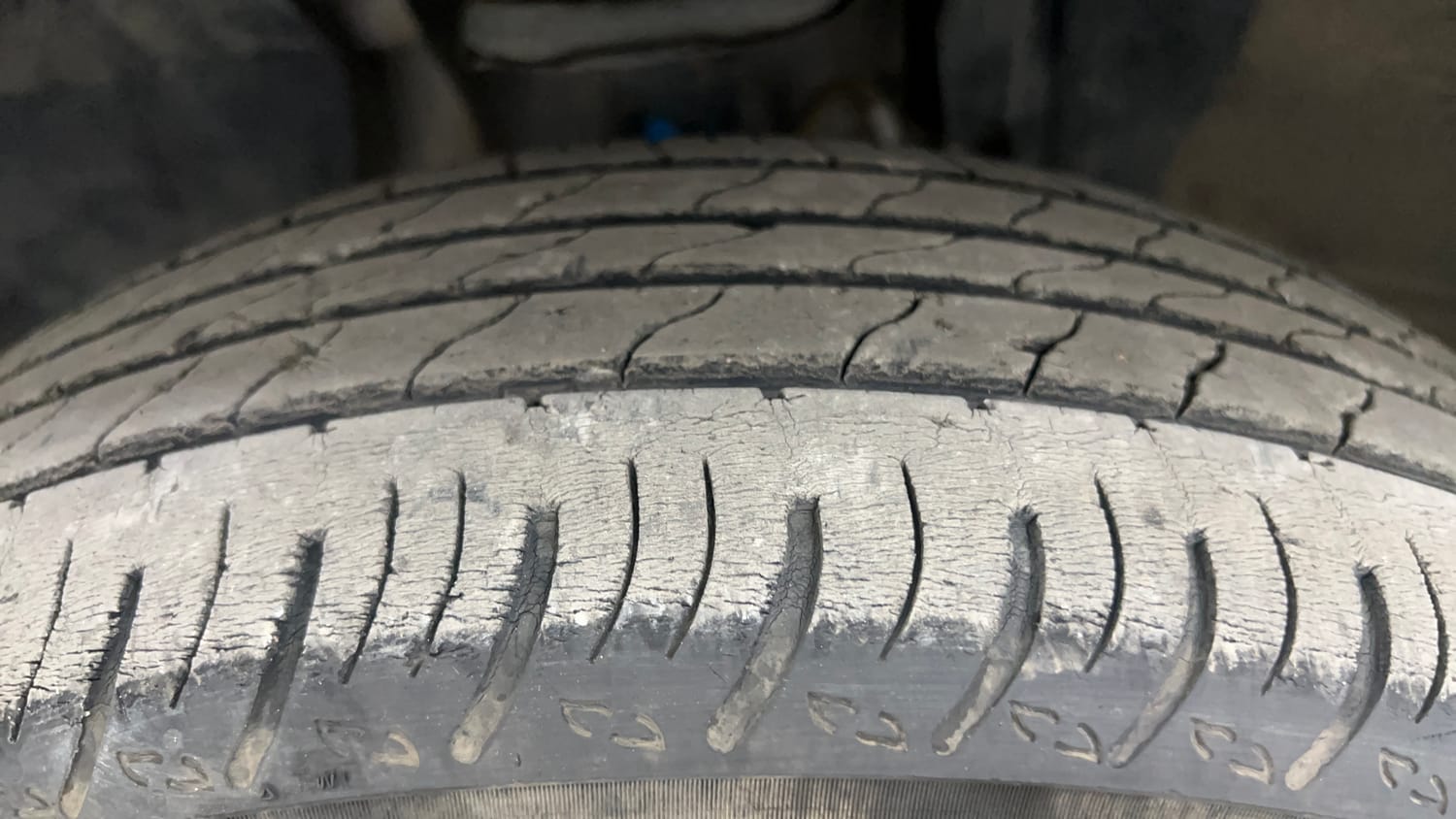 Used 2022 Renault Kiger RXZ AMT Petrol Automatic tyres LEFT FRONT TYRE TREAD VIEW