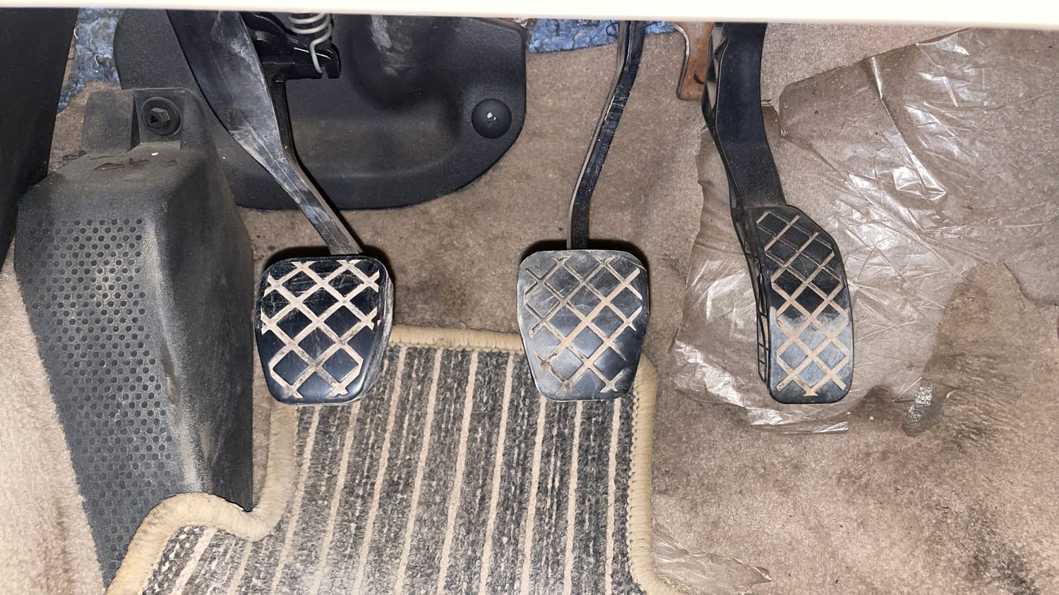 Used 2015 Volkswagen Polo Highline1.2L (P) Petrol Manual interior PEDALS VIEW