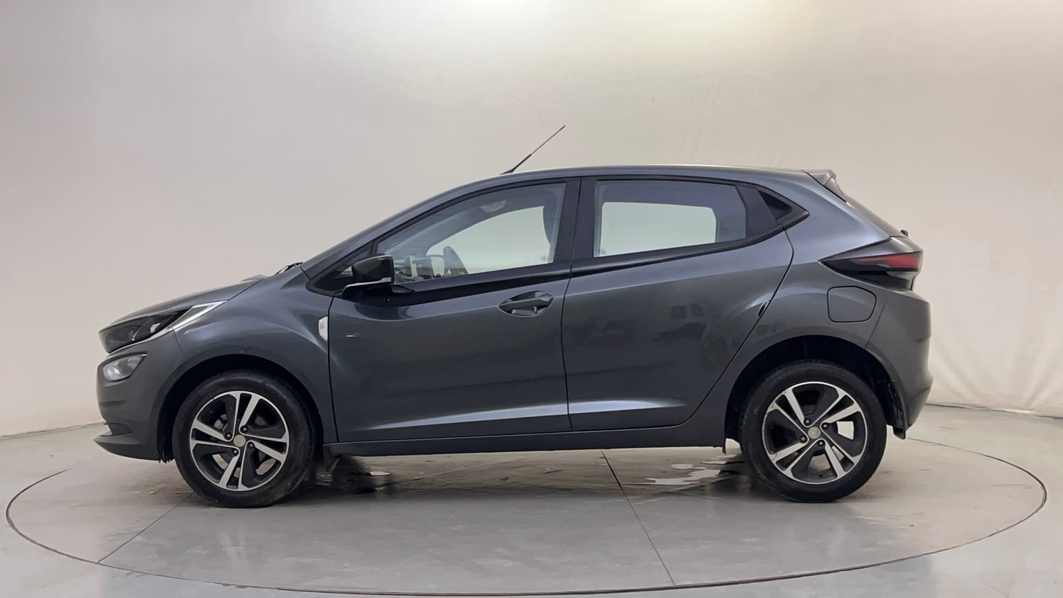 Used 2023 Tata Altroz XZ Diesel Diesel Manual exterior LEFT SIDE VIEW