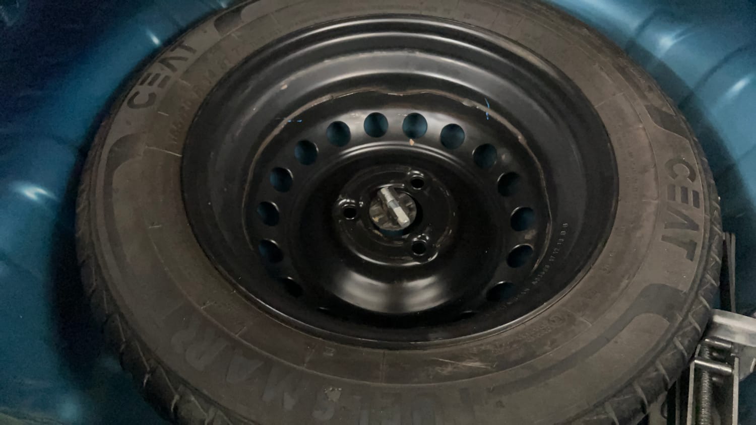 Used 2020 Renault Kwid CLIMBER 1.0 Opt Petrol Manual tyres SPARE TYRE VIEW