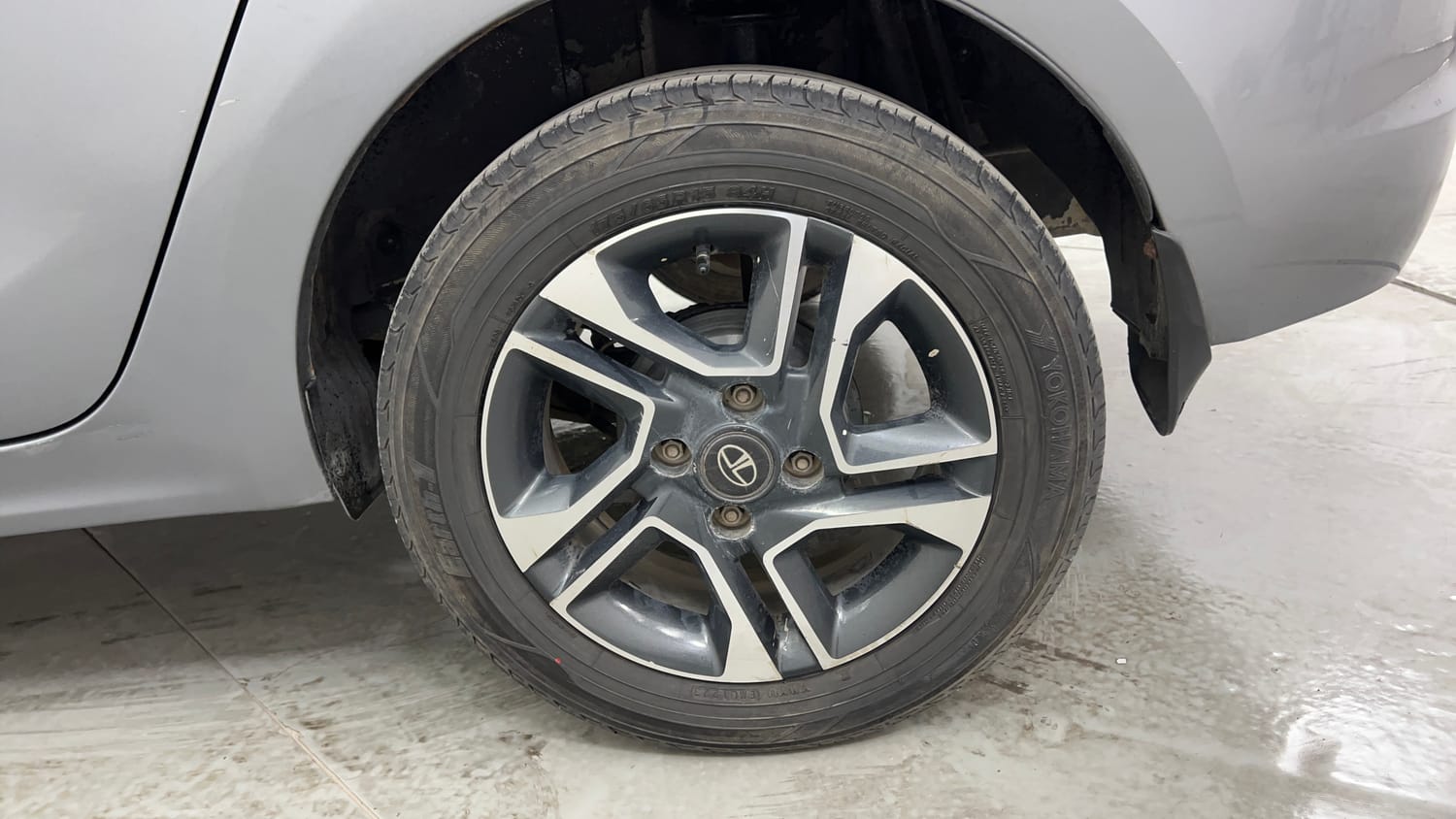 Used 2019 Tata Tigor Revotron XZA Petrol Automatic tyres LEFT REAR TYRE RIM VIEW