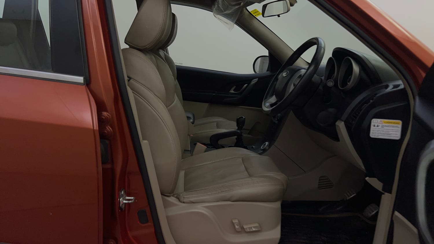 Used 2015 Mahindra XUV500 W10 Diesel Manual interior RIGHT SIDE FRONT DOOR CABIN VIEW