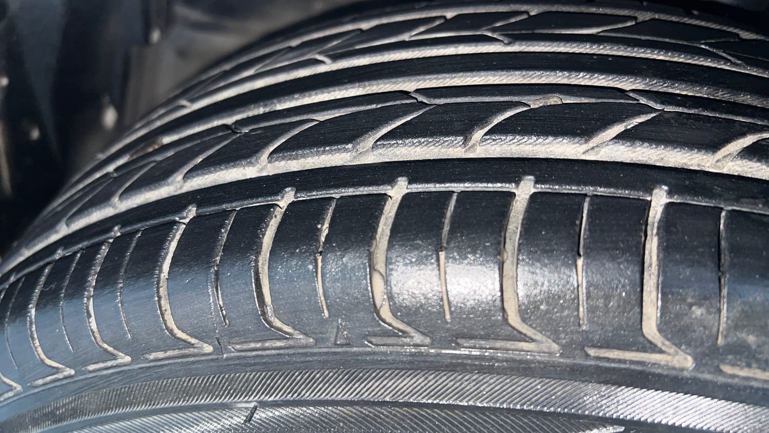 Used 2015 Honda City V Petrol Manual tyres LEFT FRONT TYRE TREAD VIEW