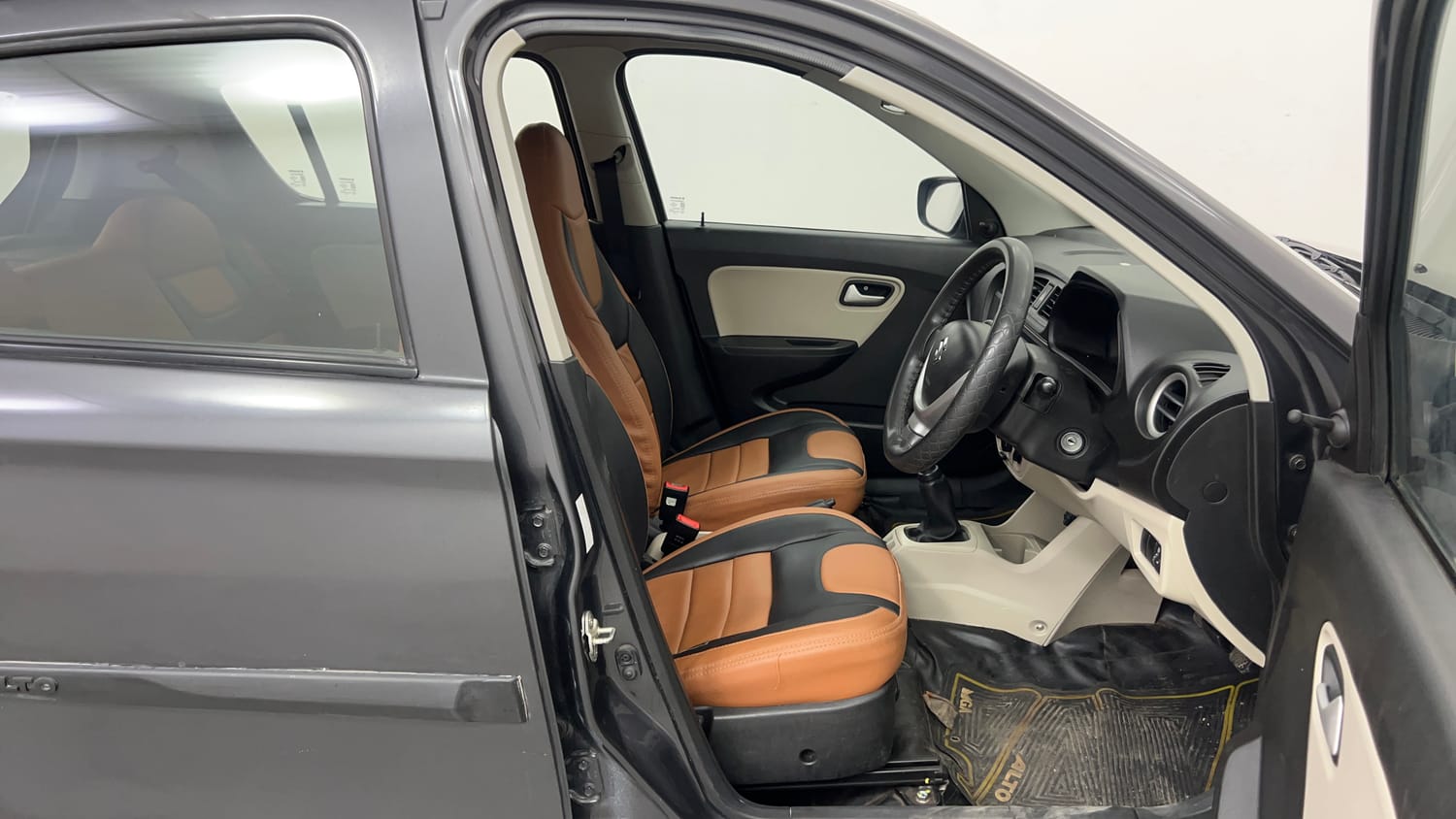 Used 2022 Maruti Suzuki Alto 800 Vxi Plus Petrol Manual interior RIGHT SIDE FRONT DOOR CABIN VIEW