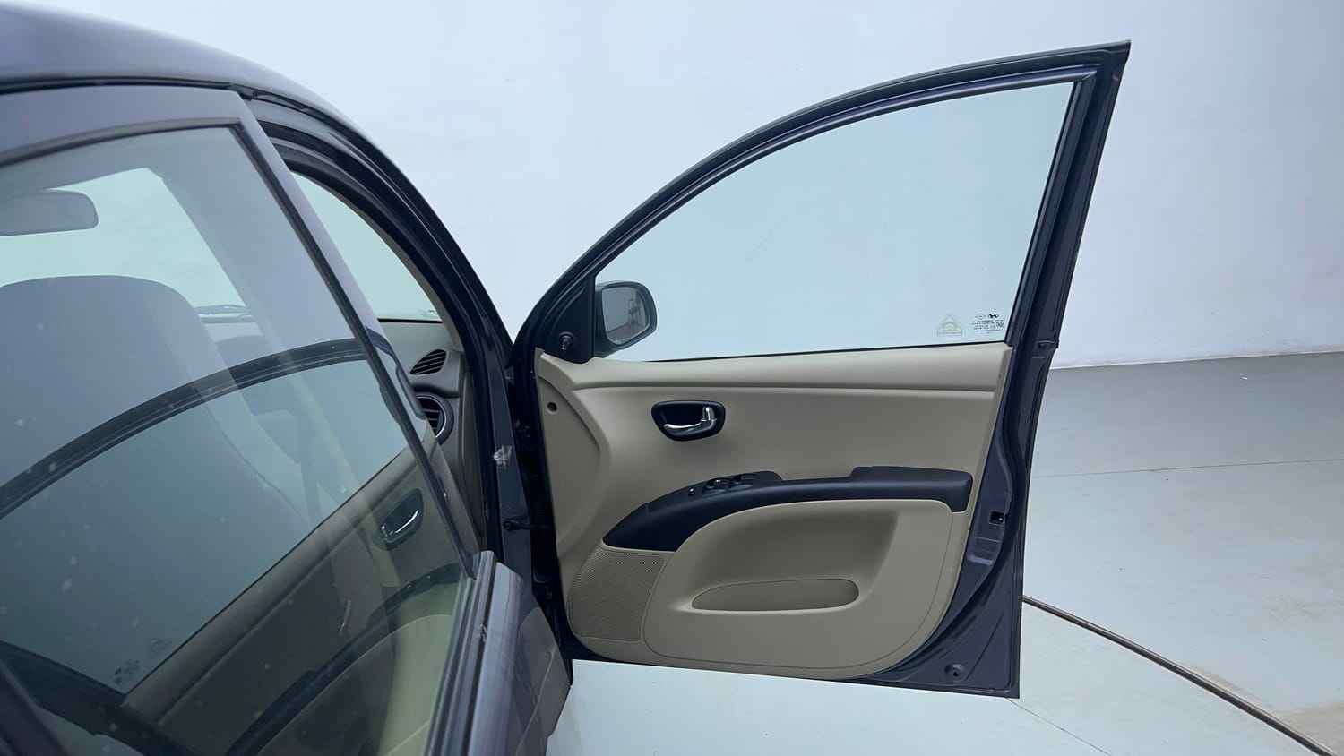 Used 2014 Hyundai i10 Sportz 1.1 iRDE2 Petrol Manual interior RIGHT FRONT DOOR OPEN VIEW