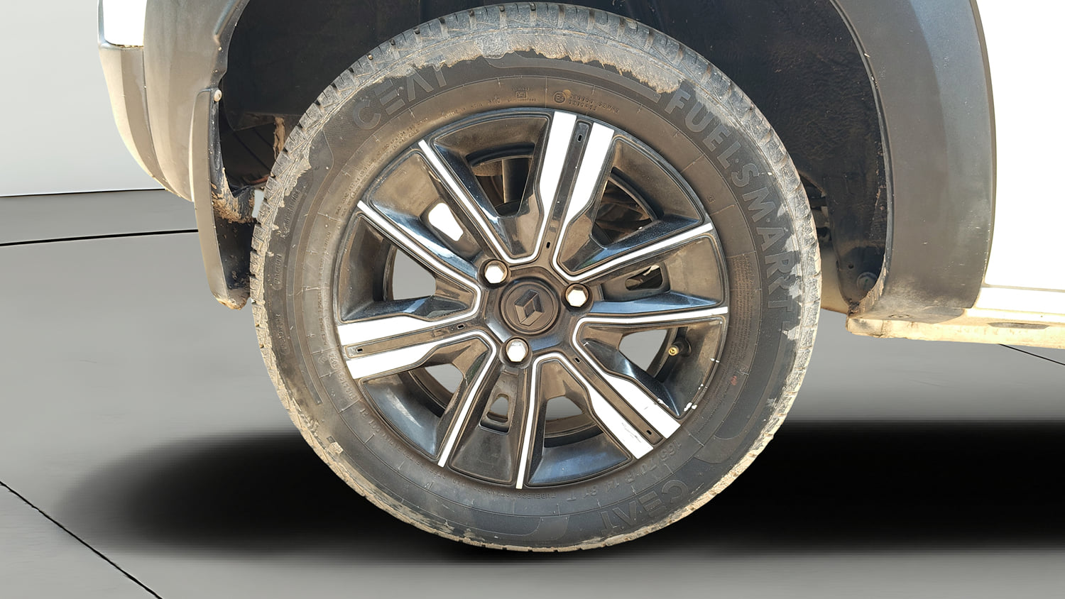 Used 2024 Renault Kwid CLIMBER 1.0 AMT Dual Tone Petrol Automatic tyres RIGHT REAR TYRE RIM VIEW