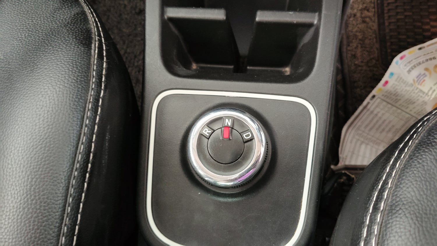 Used 2024 Renault Kwid CLIMBER 1.0 AMT Dual Tone Petrol Automatic interior GEAR  KNOB VIEW