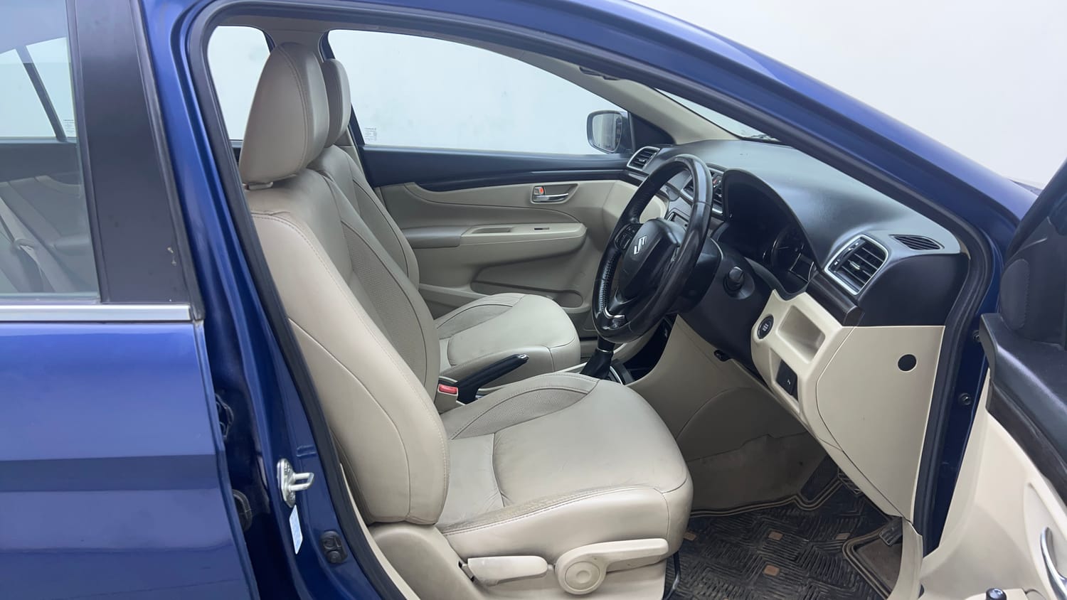 Used 2017 Maruti Suzuki Ciaz Alpha 1.4 AT Petrol Automatic interior RIGHT SIDE FRONT DOOR CABIN VIEW