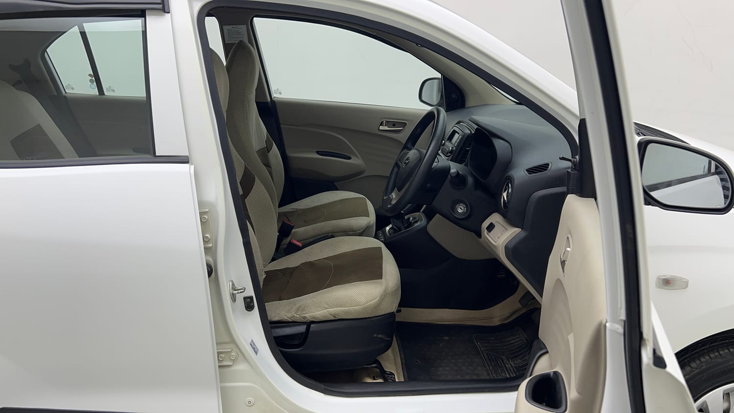 Used 2019 Hyundai Santro Magna CNG Cng Manual interior RIGHT SIDE FRONT DOOR CABIN VIEW