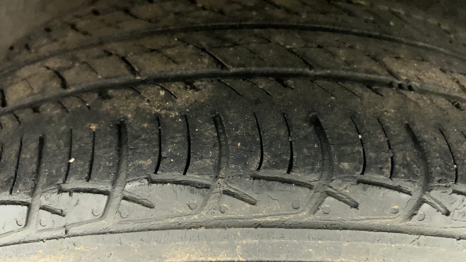 Used 2019 Volkswagen Ameo Comfortline 1.0L (P) Petrol Manual tyres LEFT REAR TYRE TREAD VIEW