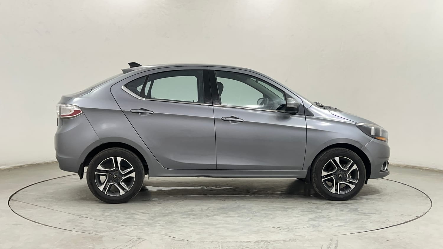 Used 2019 Tata Tigor Revotron XZA Petrol Automatic exterior RIGHT SIDE VIEW