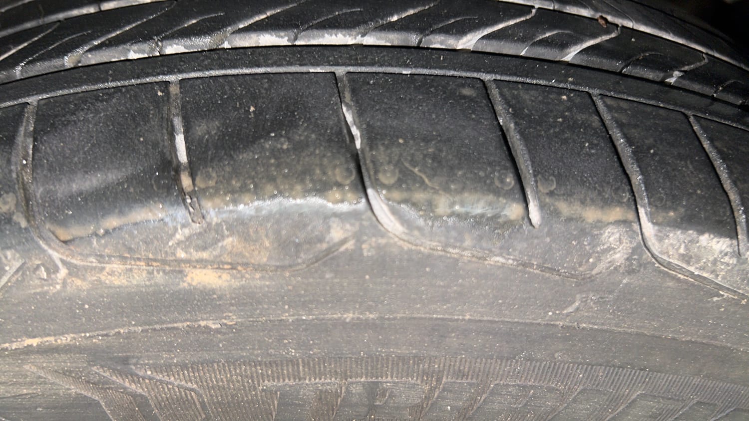 Used 2020 Kia Seltos HTX IVT 1.5 Dual Tone Petrol Automatic tyres RIGHT FRONT TYRE TREAD VIEW