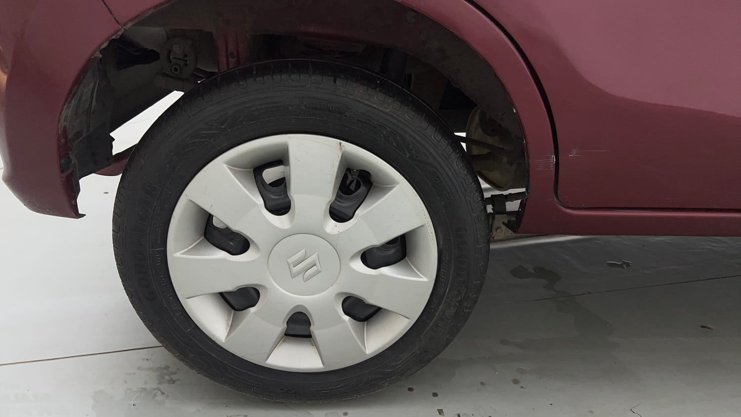 Used 2017 Maruti Suzuki Alto K10 VXi AMT Petrol Automatic tyres RIGHT REAR TYRE RIM VIEW