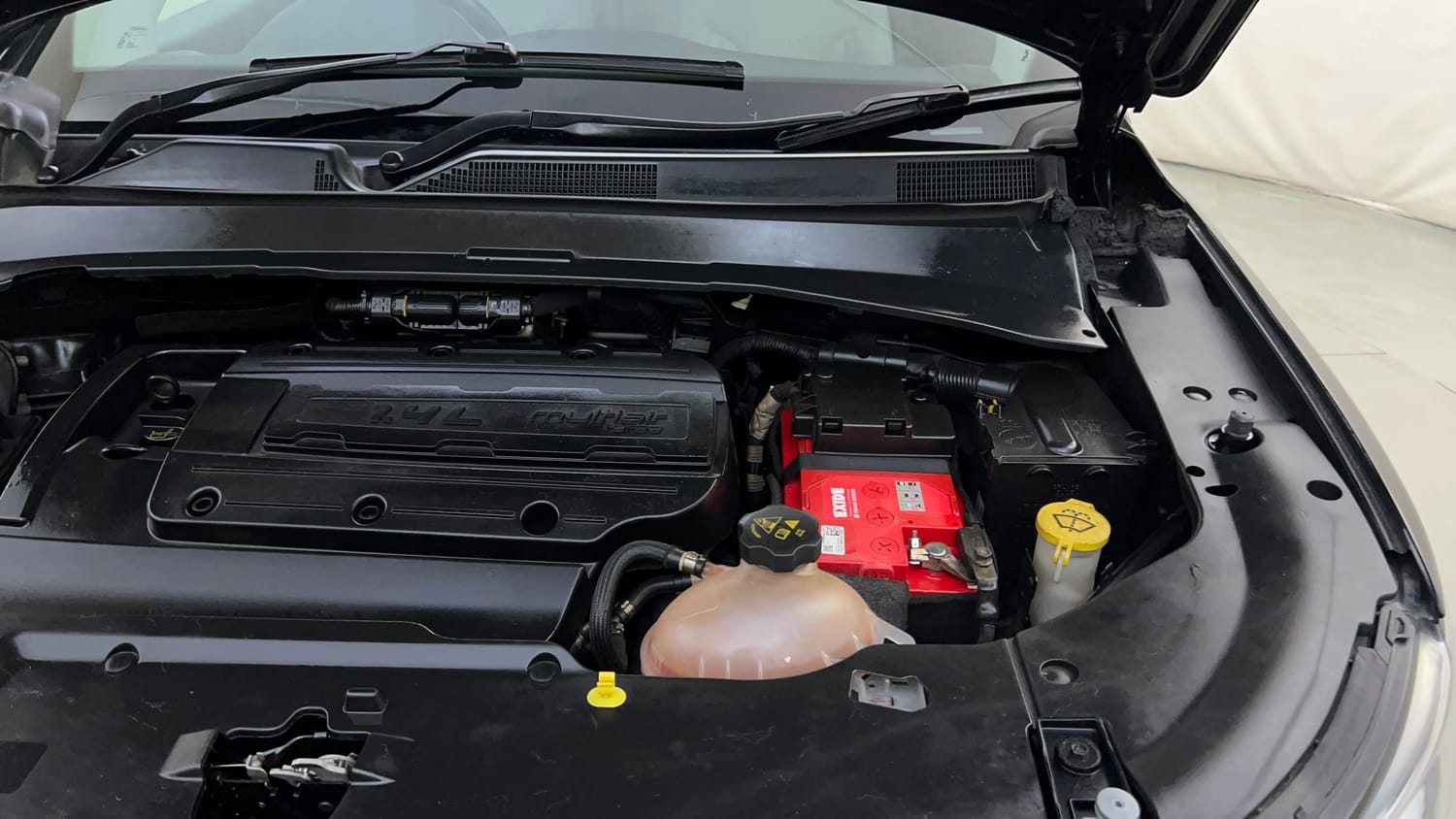 Used 2018 Jeep Compass Limited 1.4 Petrol AT Petrol Automatic engine ENGINE LEFT SIDE HINGE & APRON VIEW