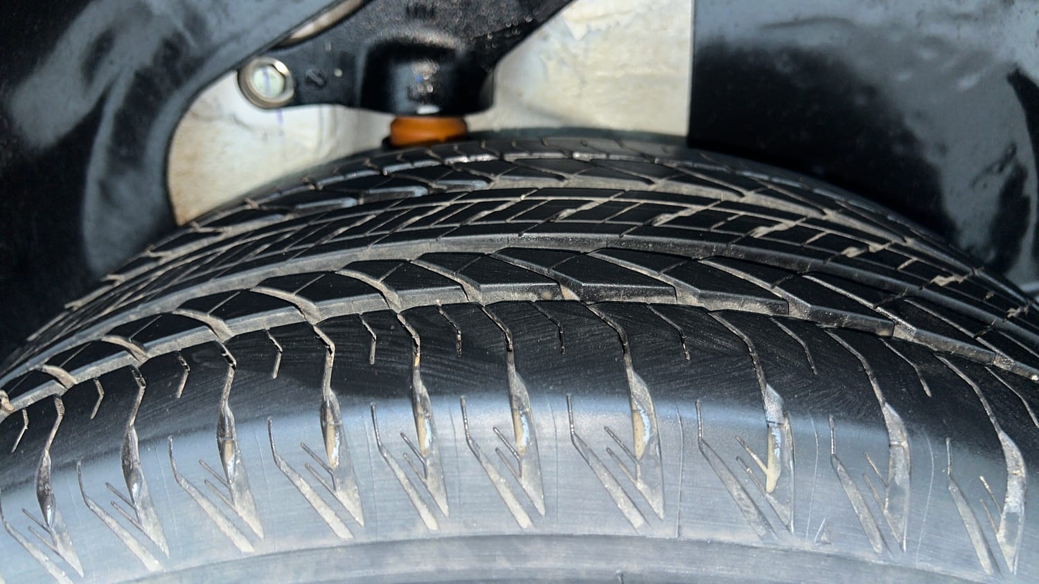 Used 2026 Tata Safari Accomplished X Automatic Petrol Automatic tyres LEFT REAR TYRE TREAD VIEW