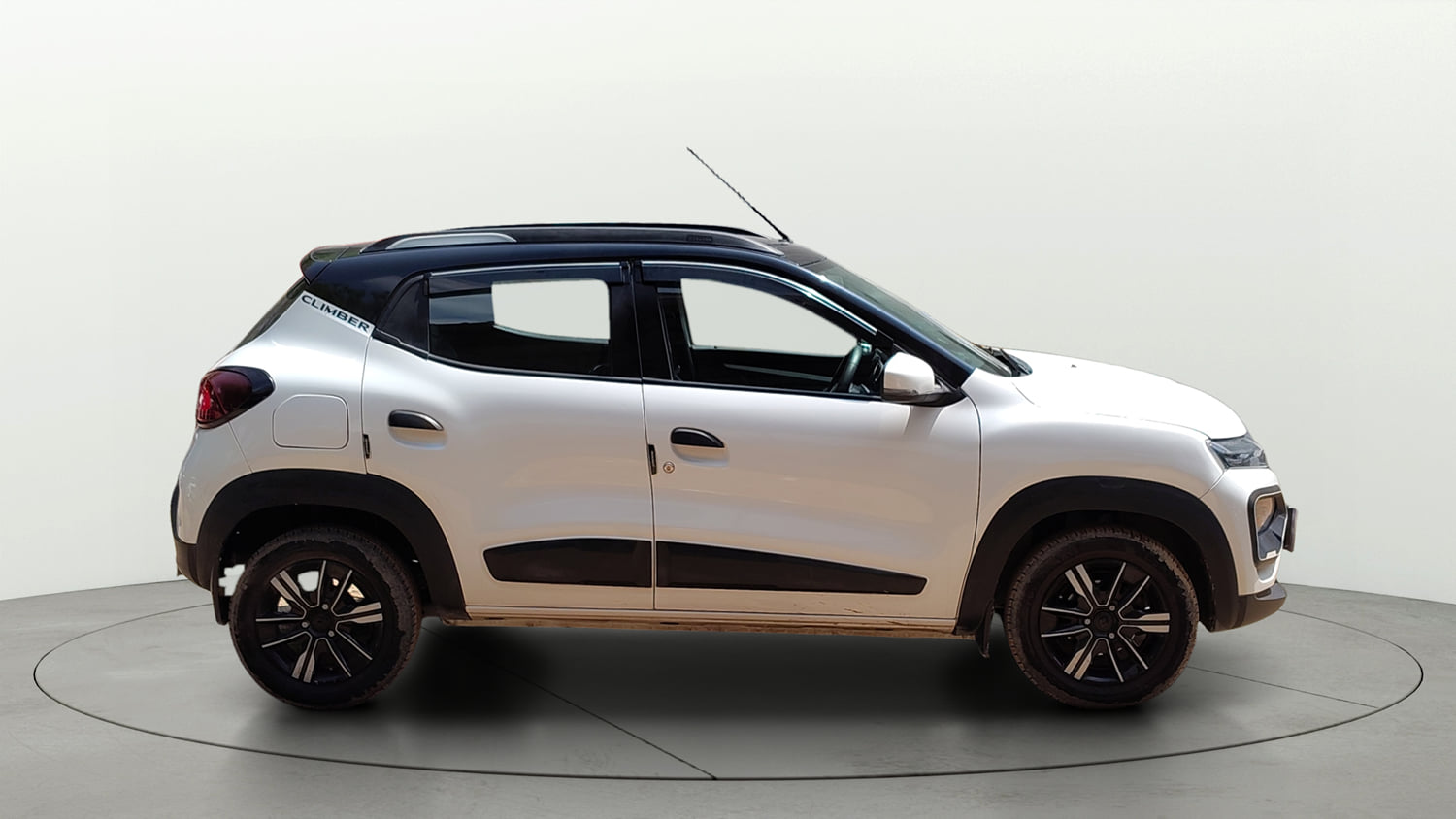 Used 2024 Renault Kwid CLIMBER 1.0 AMT Dual Tone Petrol Automatic exterior RIGHT SIDE VIEW
